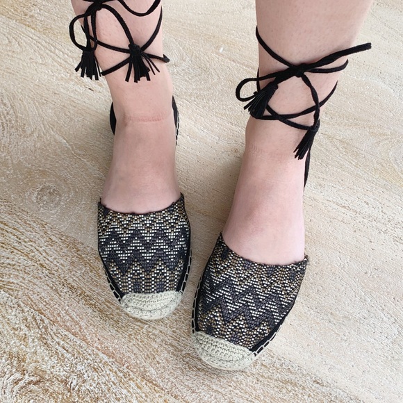 Francesca's Collections Shoes - Indigo Rd. Wrap Around Sandals